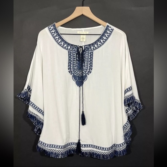 Do Everything in Love Embroidered Poncho with Fringe Blue White Tassels OS Boho - Picture 1 of 10